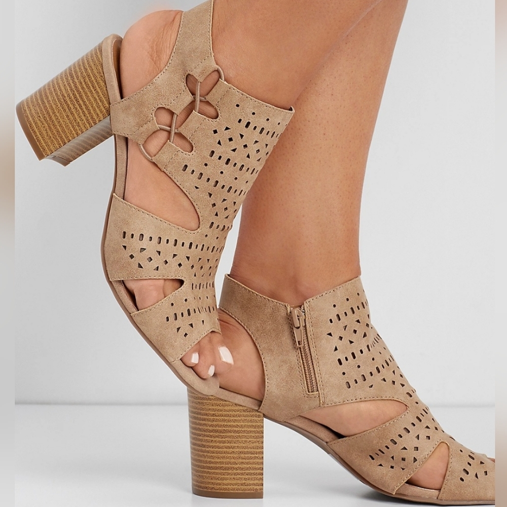 Maurices Jean Lazer Cut Heel Tan Sandals Size 6 Womens Style #66848 - Picture 9 of 9